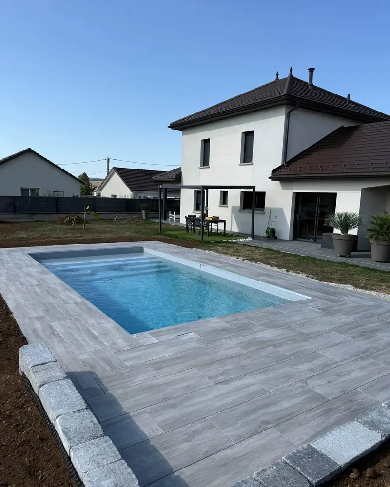 Aménagement des abords d'une piscine